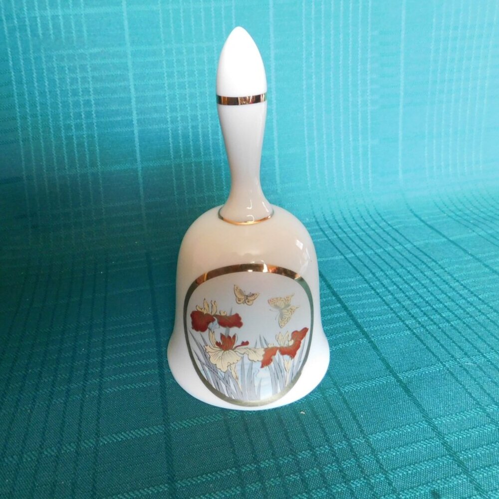 Chokin 5 inch butterflies rust yellow floral bell near mint condition